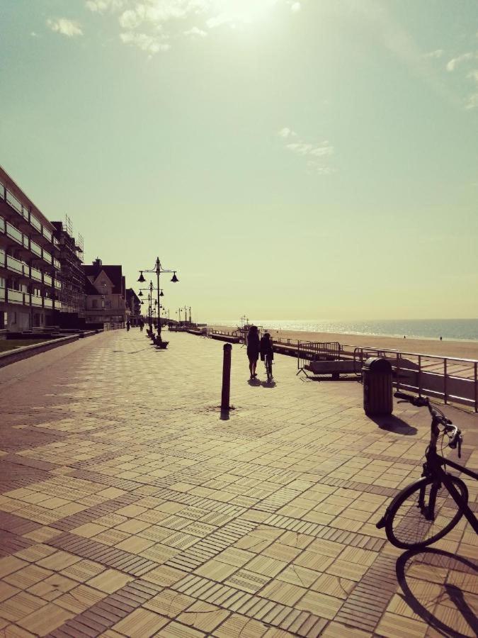 Relax @The Beach De Haan Exterior photo