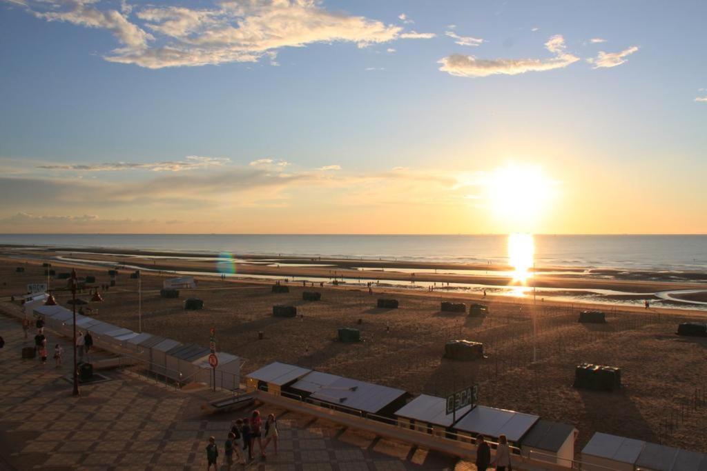 Relax @The Beach De Haan Exterior photo